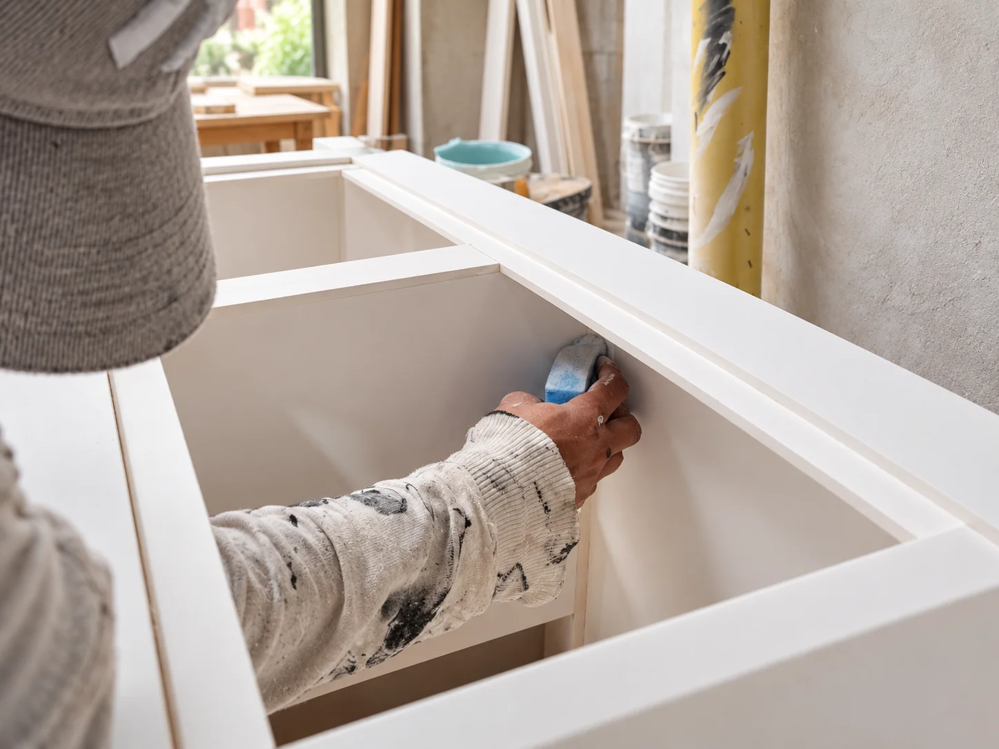 Repaso del interior de un mueble blanco